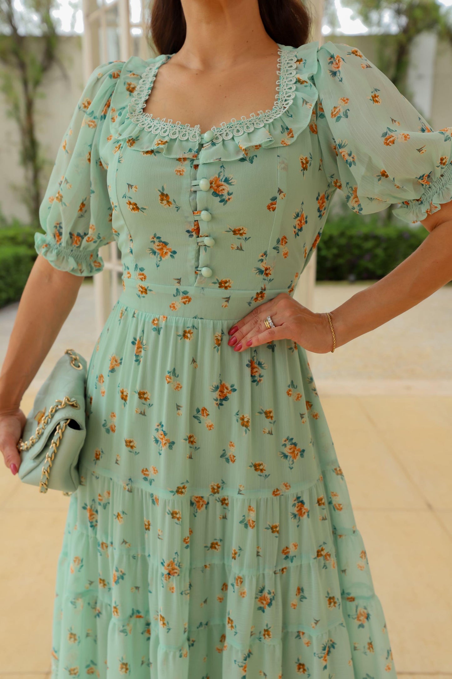 Vestido  Max midi, tecido premium em crepe seda com estampa exclusiva