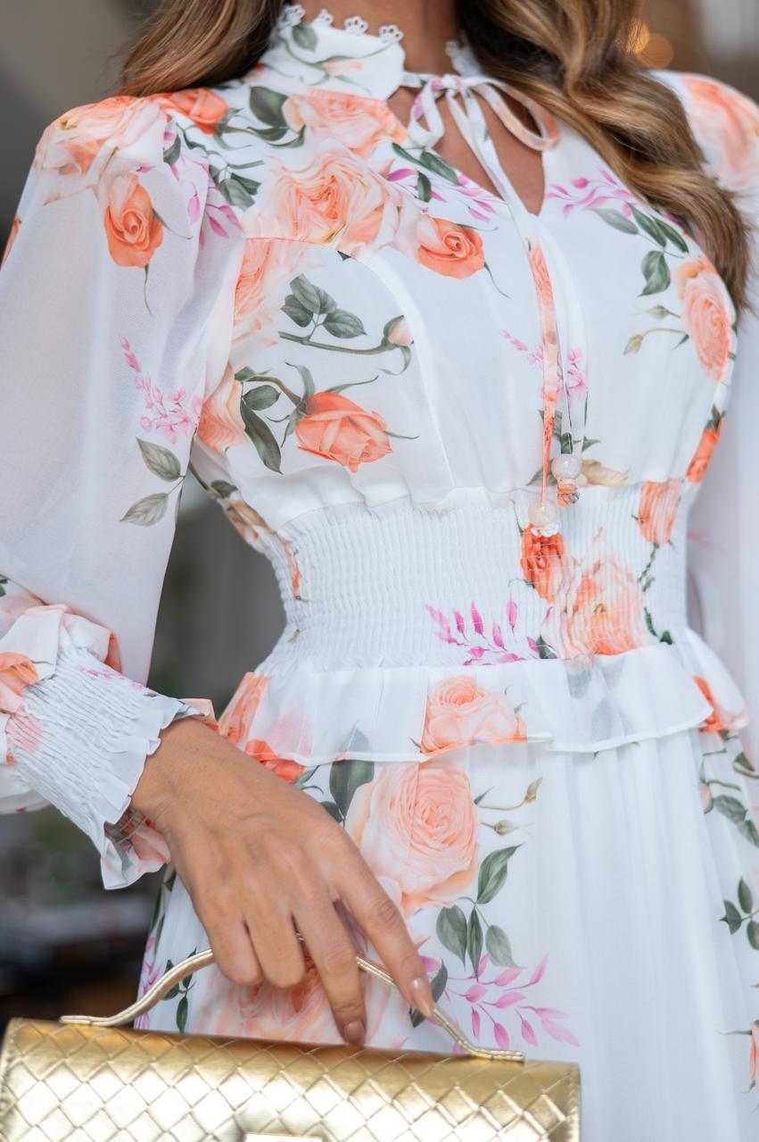 Vestido confeccionado em 100% poliéster, com acabamento delicado