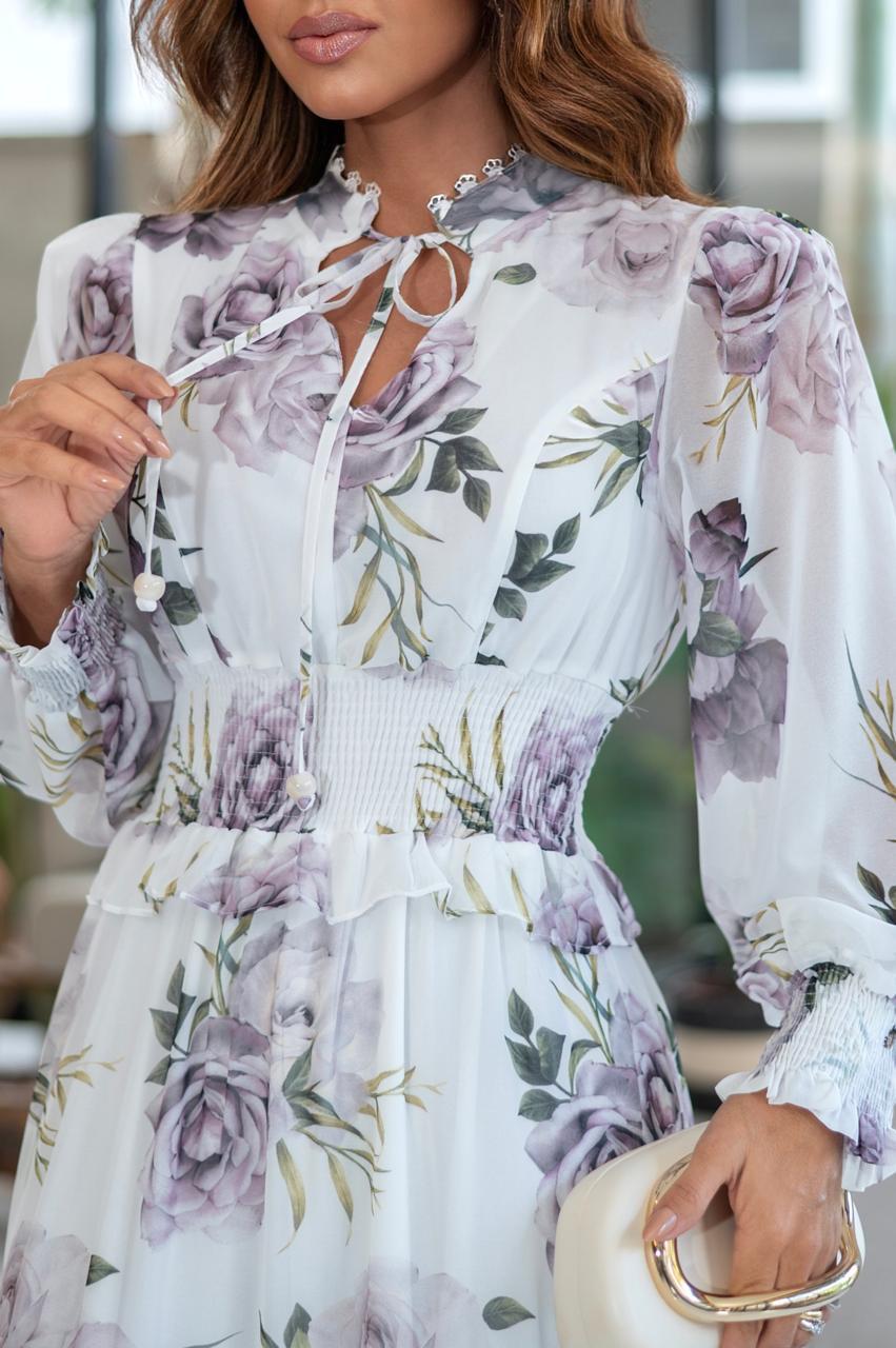 Vestido confeccionado em 100% poliéster, com acabamento delicado