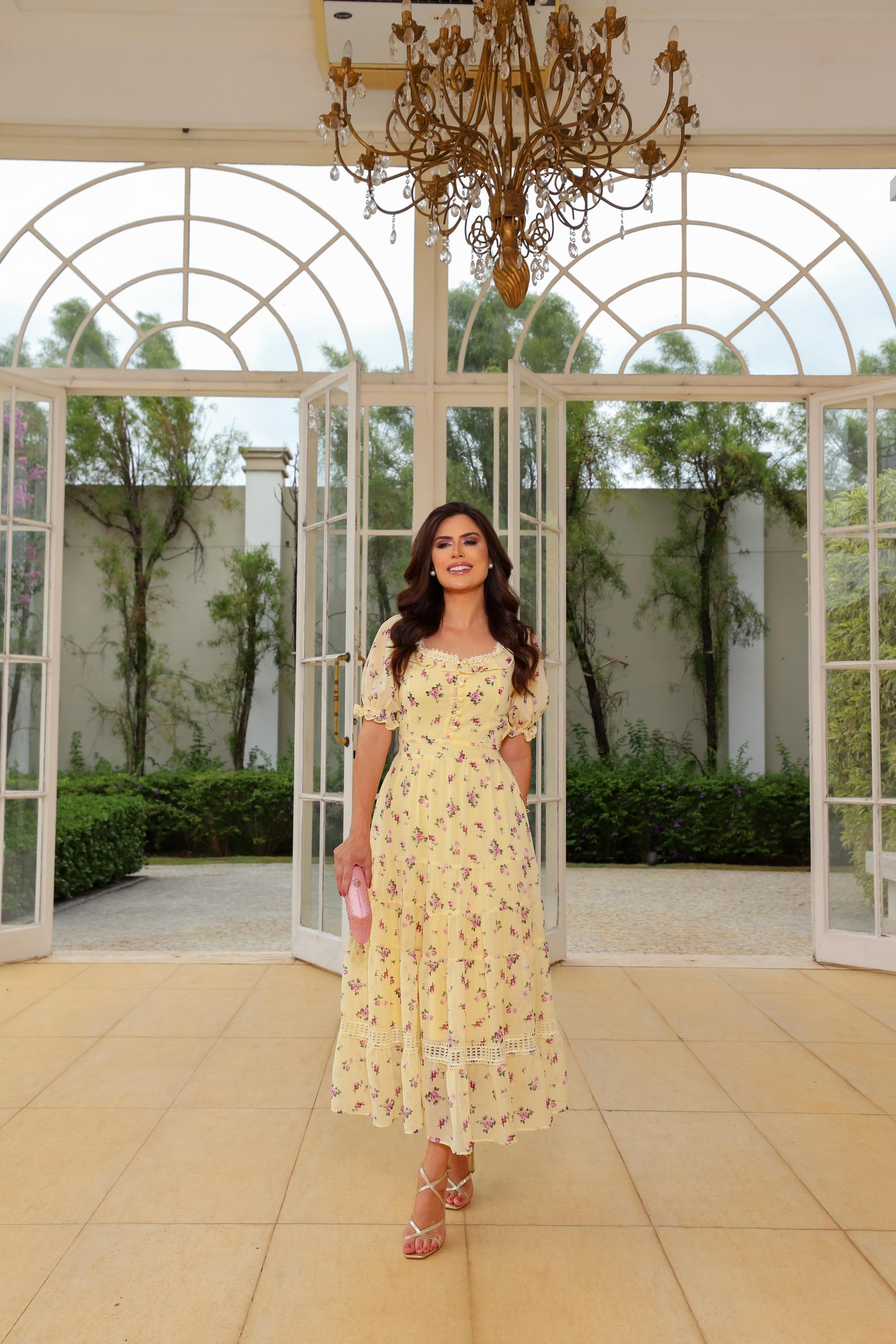 Vestido  Max midi, tecido premium em crepe seda com estampa exclusiva