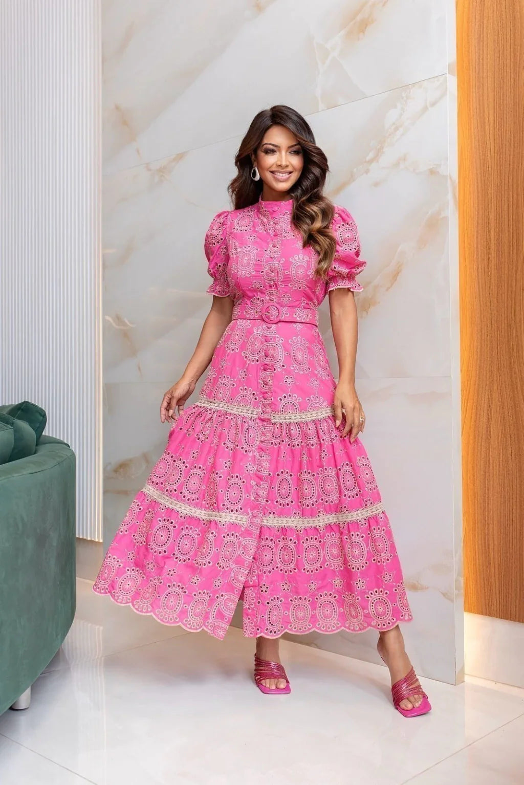 Vestido Elegância Artesanal com um Toque Romântico em Laise Vicolor